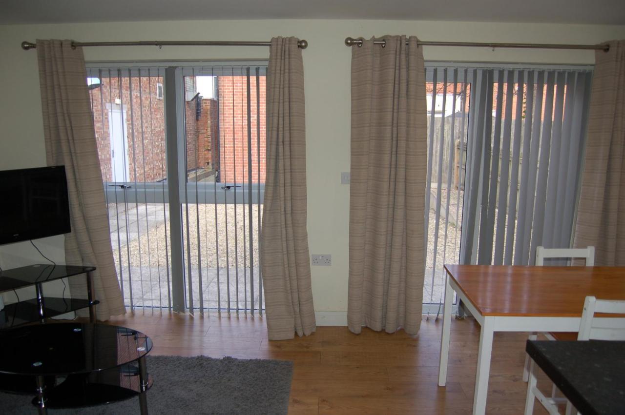 Saracens Courtyard By Swa Apartment Cheltenham Bagian luar foto